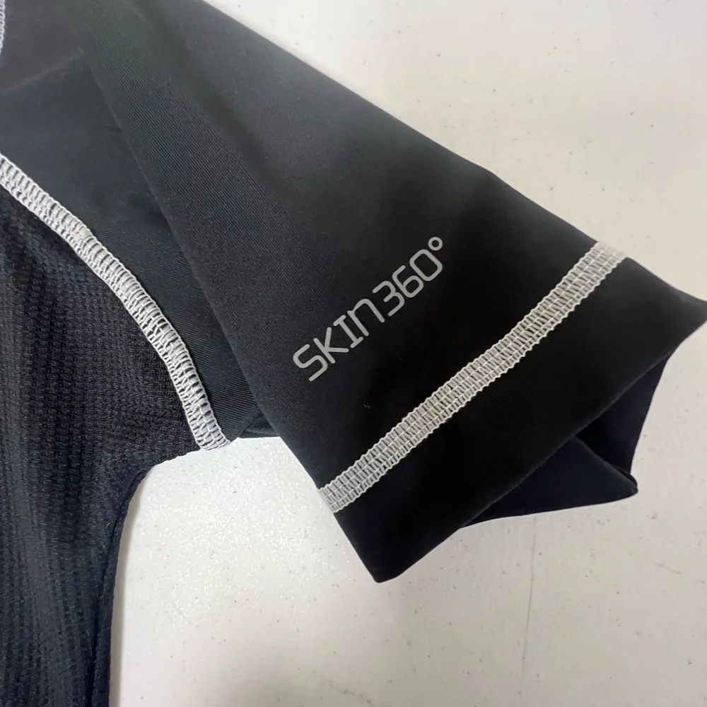 SKIN 360 BOYS BLACK SHORT SLEEVE TOP W/WHITE STITCHING. AGE 13-14. .